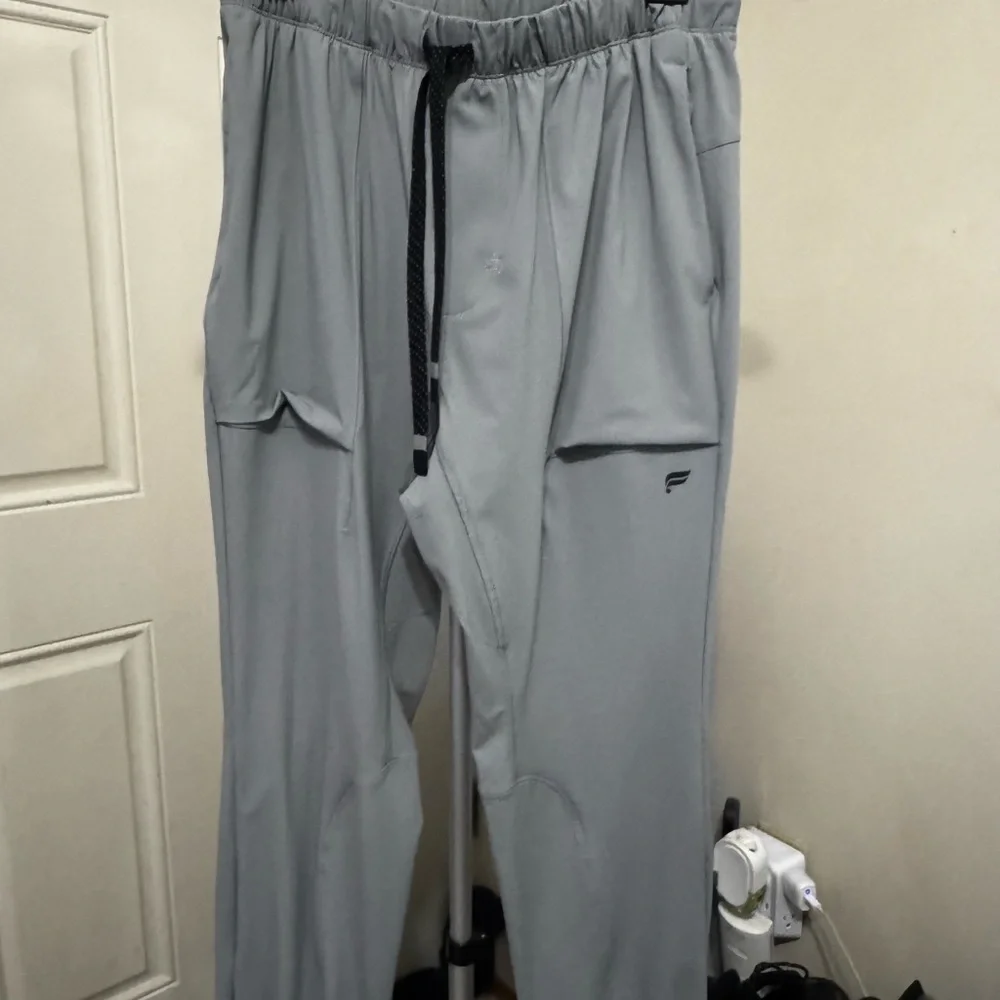 Fabletics “The One Jogger” Men’s Jogger I Gray